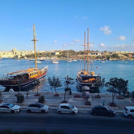 Spacious Seafront Apt Next To Sliema-Valeta Ferry Exteriör bild