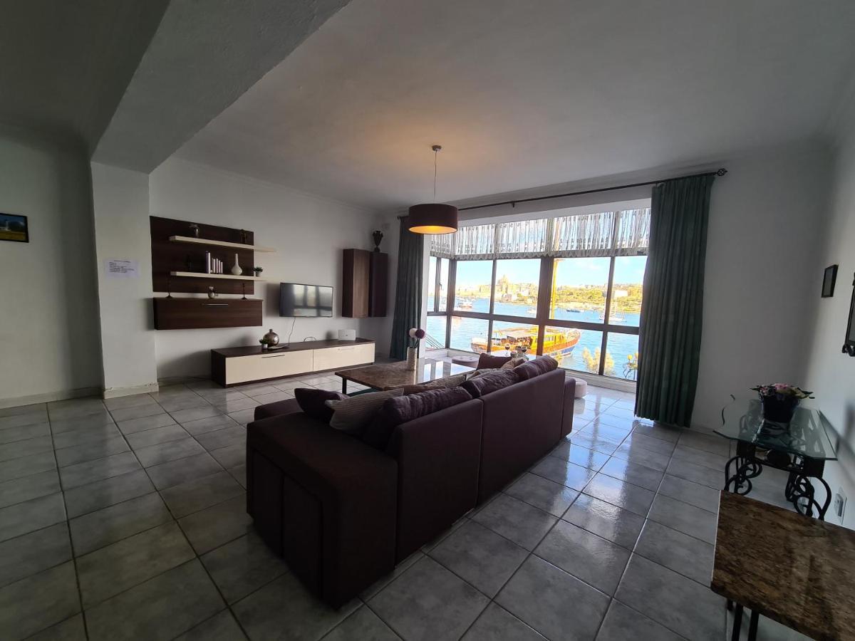 Spacious Seafront Apt Next To Sliema-Valeta Ferry Exteriör bild